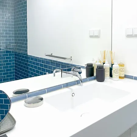 Sunny Terrace Facing Clerigos Tower Apartment *