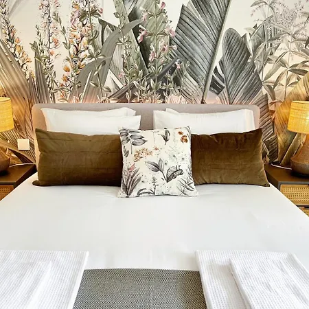 Sunny Terrace Facing Clerigos Tower Apartment