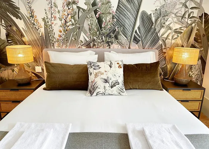 Sunny Terrace Facing Clerigos Tower 公寓