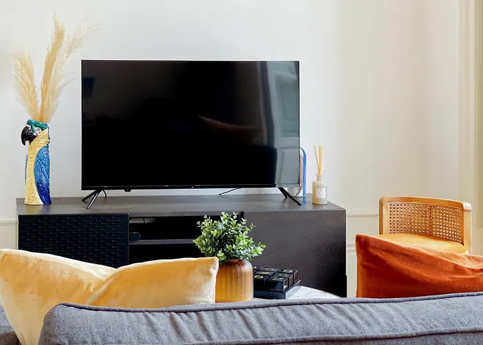 Sunny Terrace Facing Clerigos Tower 波尔图