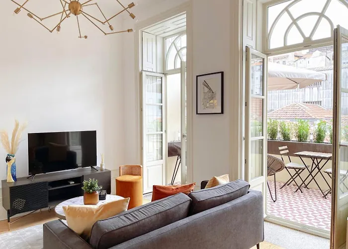 Sunny Terrace Facing Clerigos Tower * 波尔图