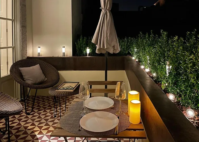 Sunny Terrace Facing Clerigos Tower 波尔图